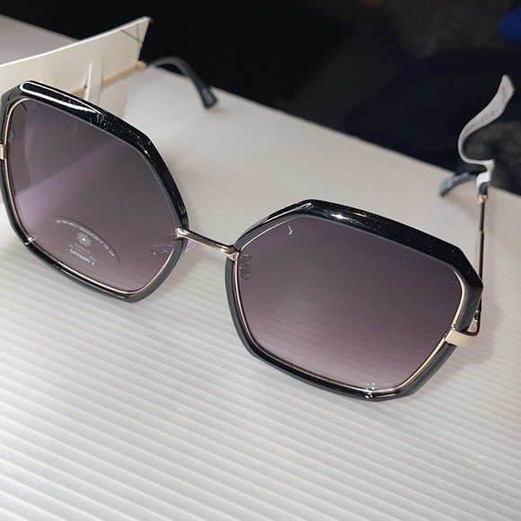 Aldo Oversized Sunglasses - Picture 3 of 6